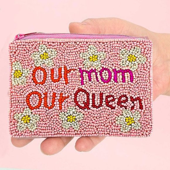 Our Mom Our Queen NEW Seed Beaded Makeup Coin Money Pouch Bag - Picture 2 of 3